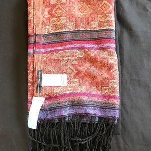 NWT!! Beautiful black and pattern large scarf
